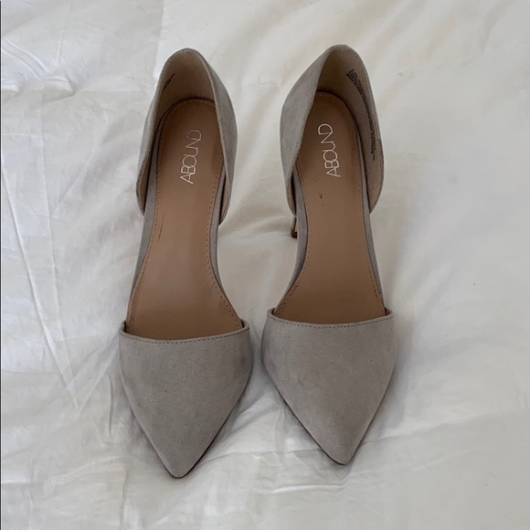 Women’s nude / gray heels - Picture 2 of 2